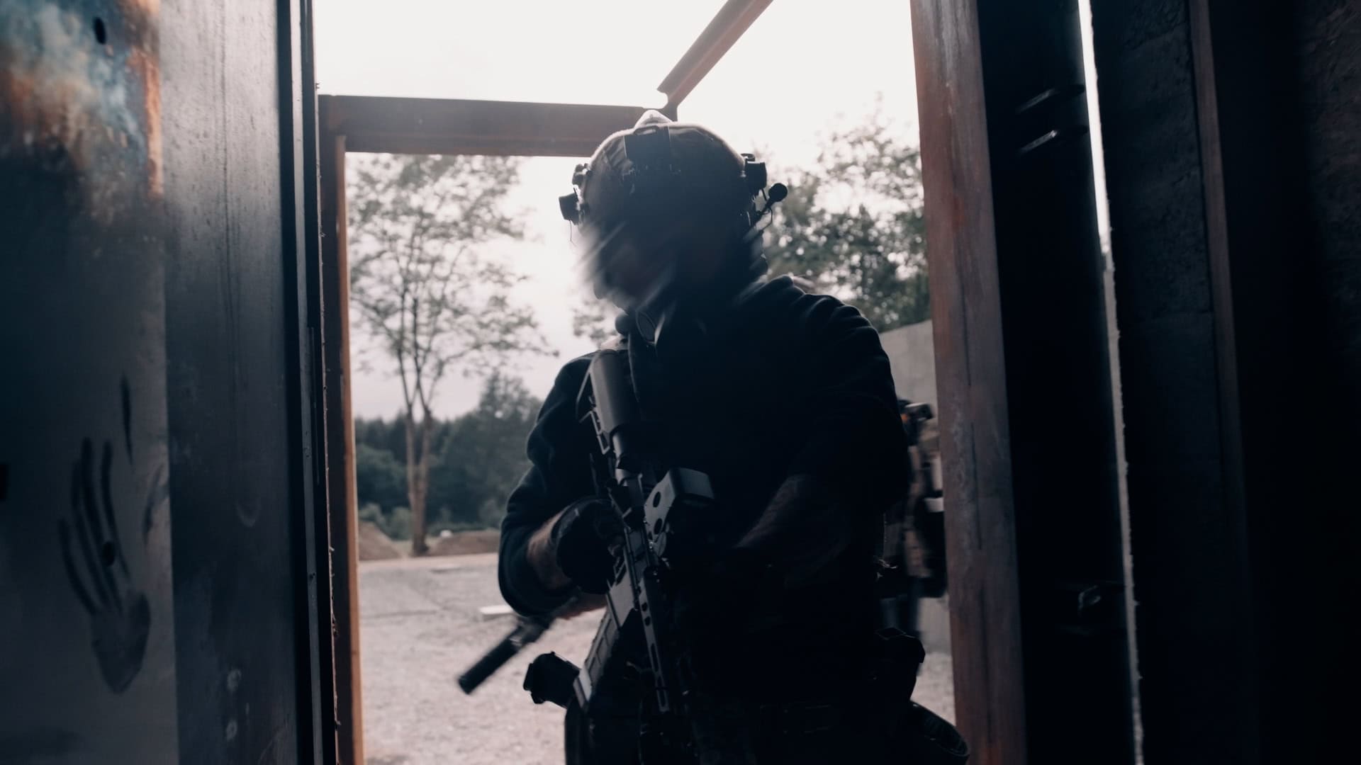 Curso de CQB de Khimaira Strategy: alumnos de unidades en activo entrenando con réplicas de airsoft (14)