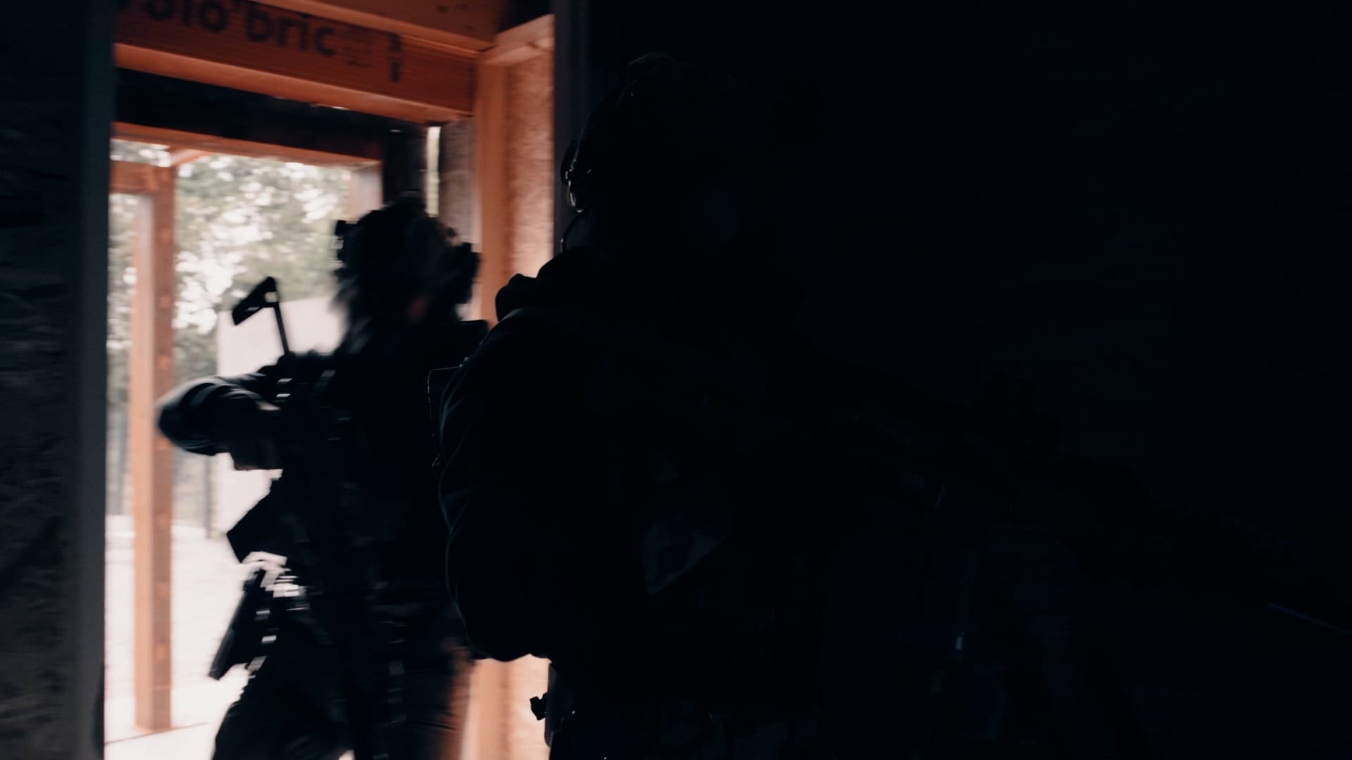 Curso de CQB de Khimaira Strategy: alumnos de unidades en activo entrenando con réplicas de airsoft (10)