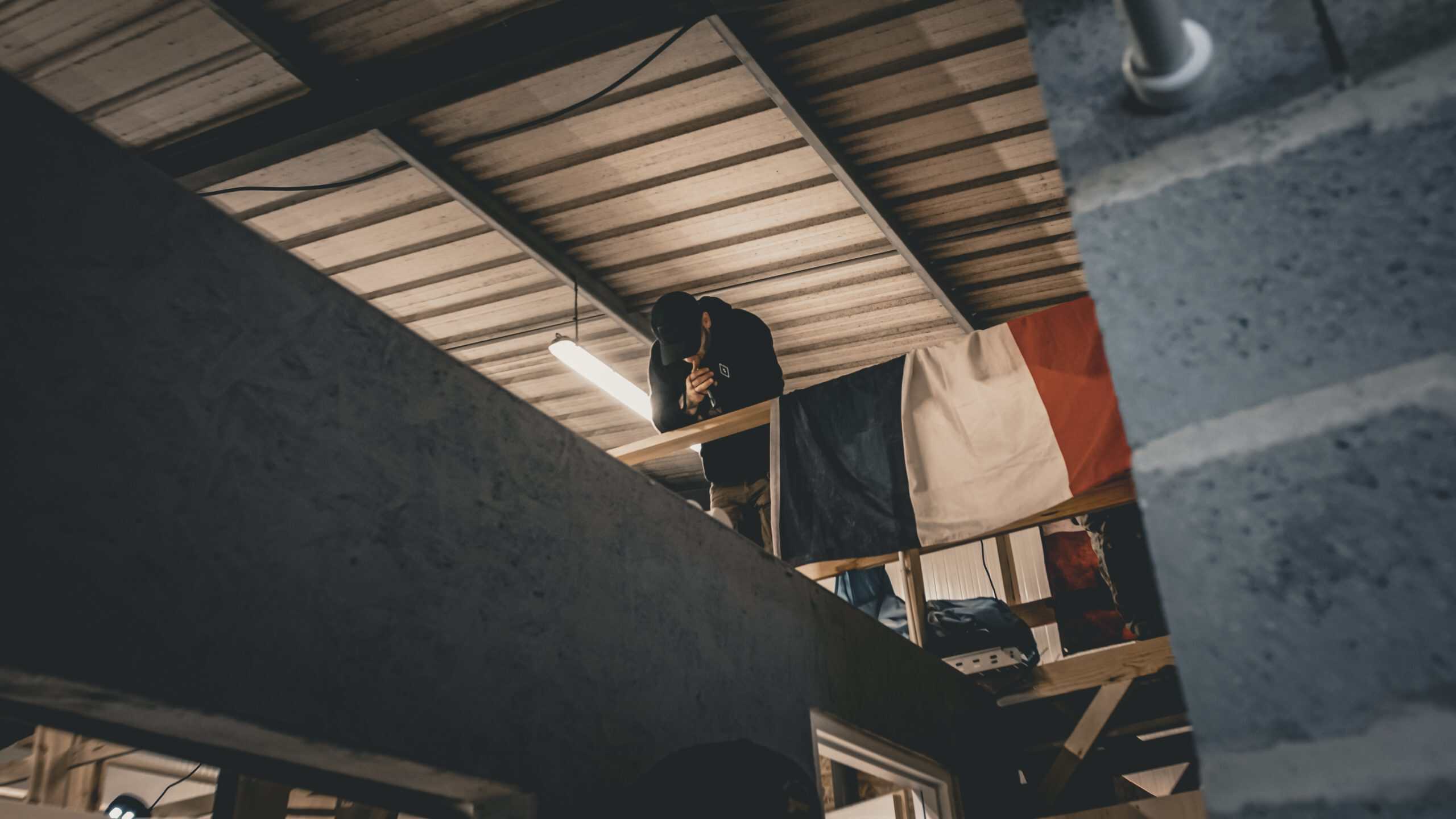 Trabajo de escaleras visto desde arriba durante el curso