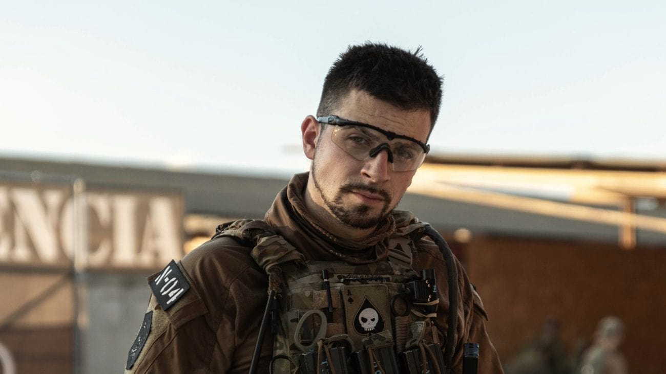 Jugador de airsoft con gafas de protección homologadas puestas