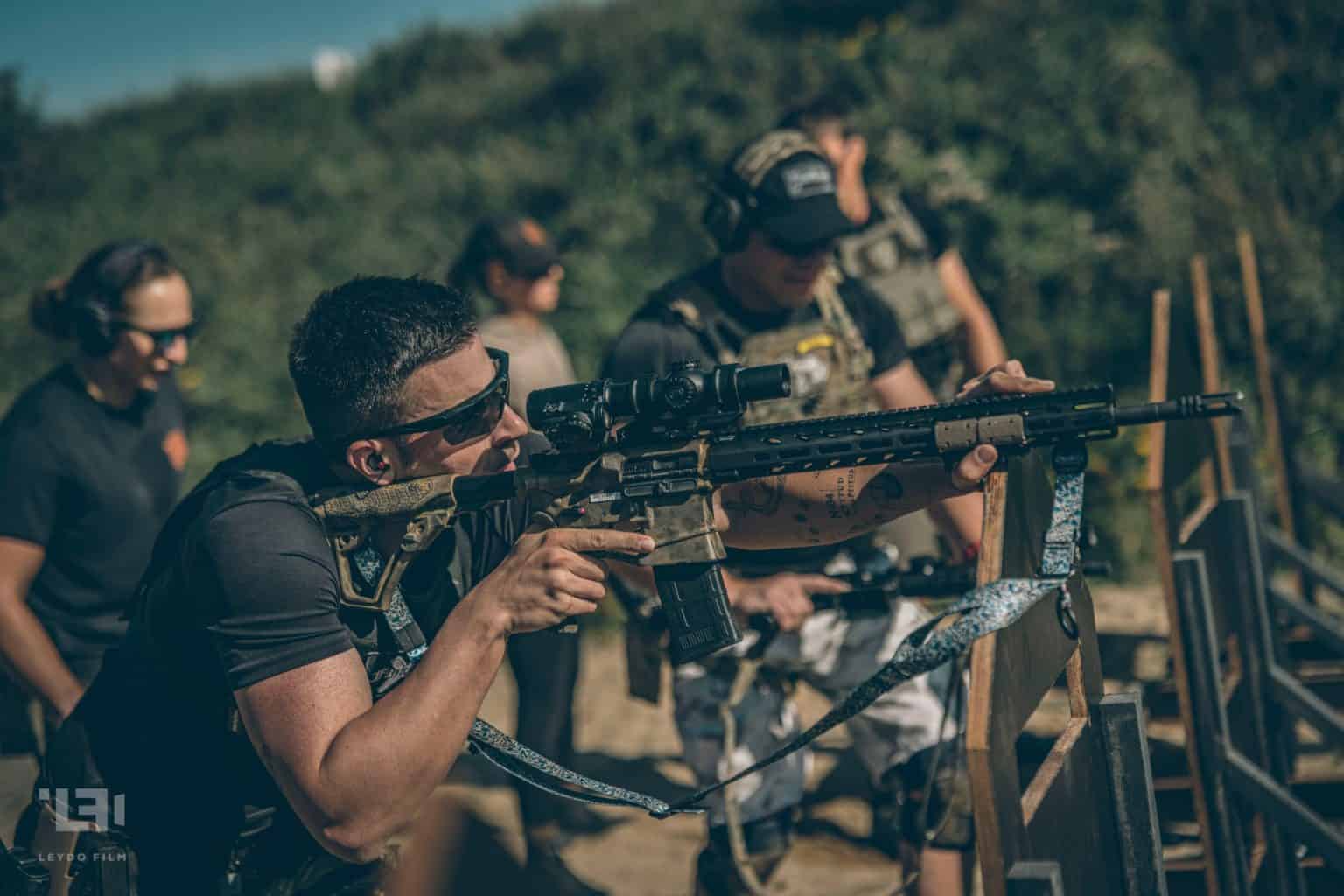 Tiro con rifle en barricada en The Tactical Games
