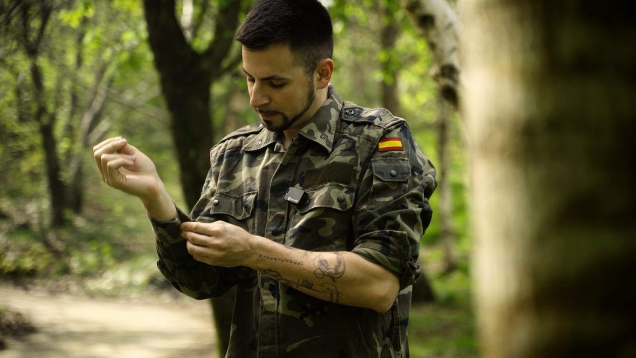 Camisa de uniforme boscoso del Ejército español usada en airsoft